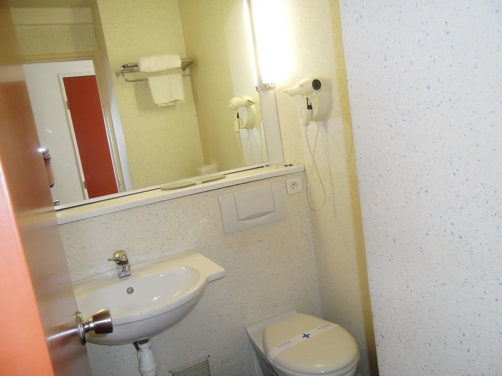 Hotel Inn Grenoble Eybens Parc Des Expositions Ex Kyriad Room photo